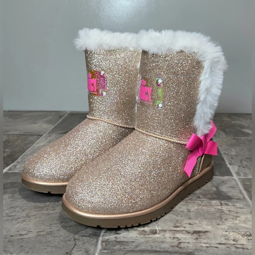 JUICY COUTURE MANTECA GOLD GLITTER BOOTS.